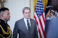 Trump busca impedir que indocumentados accedan a créditos fiscales reembolsables