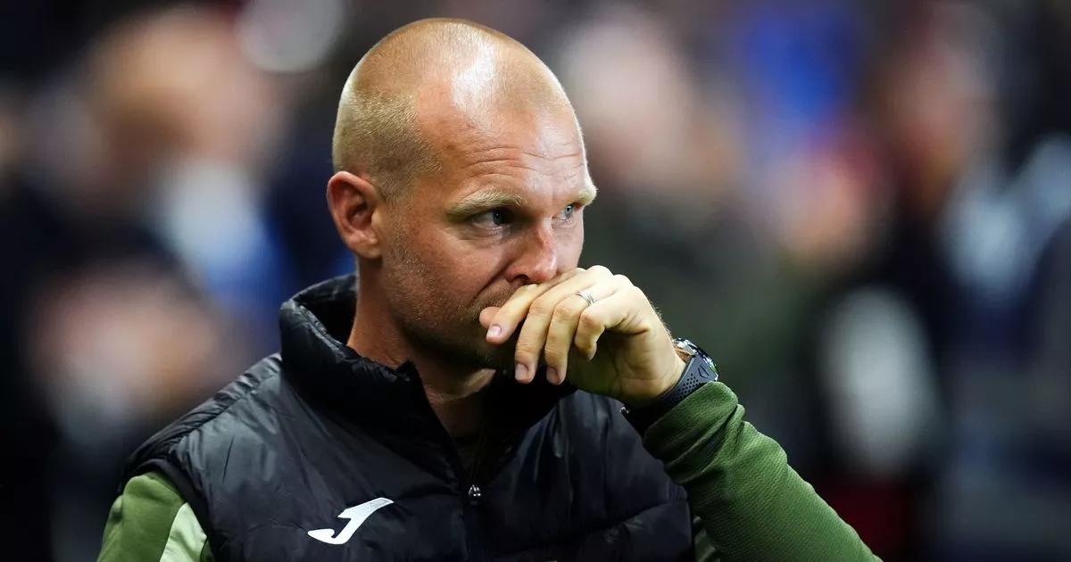 Leicester City handed 'adversity' problem hint as Norwich boss clings onto job