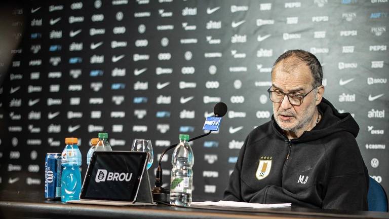 Marcelo Bielsa critica ausencia de descenso en Liga MX y elogia infraestructura del futbol mexicano