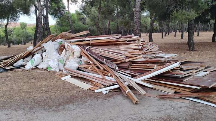 Multa de 5.000 euros por verter casi 4 toneladas de residuos en un parque de Alcorcón