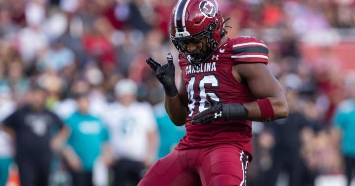 Sellers accounts for four TDs in South Carolina 51-7 rout of Coastal Carolina