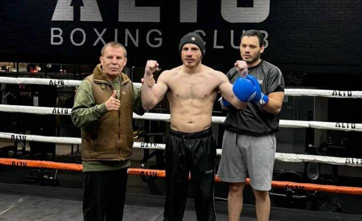 Julio César Chávez interna a su hijo Omar en su clínica de rehabilitación de Tijuana