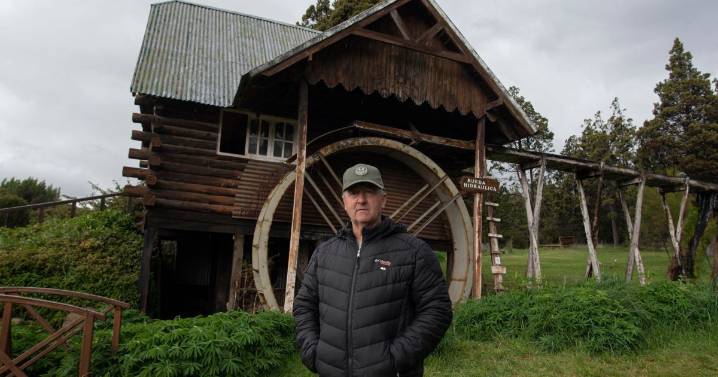 Construyó la réplica de un molino antiguo que produce harina, funciona como museo y guarda la memoria galesa de Trevelin