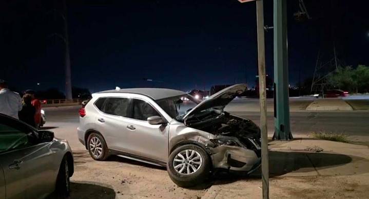 Chocan auto y camioneta tras cortarse el paso al poniente de Hermosillo