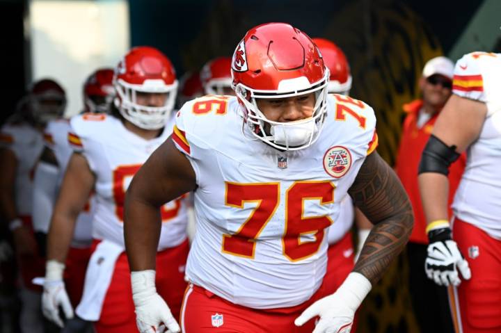 Kansas City Chiefs offensive lineman ruled out after concussion protocol