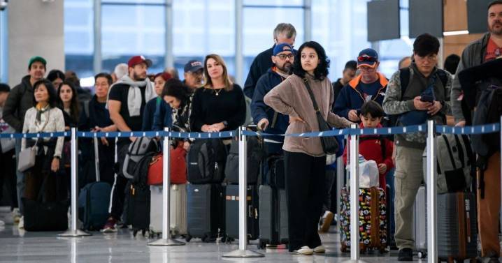 EEUU anuncia que reducirá el tráfico aéreo en 40 aeropuertos del país ante el cierre del Gobierno