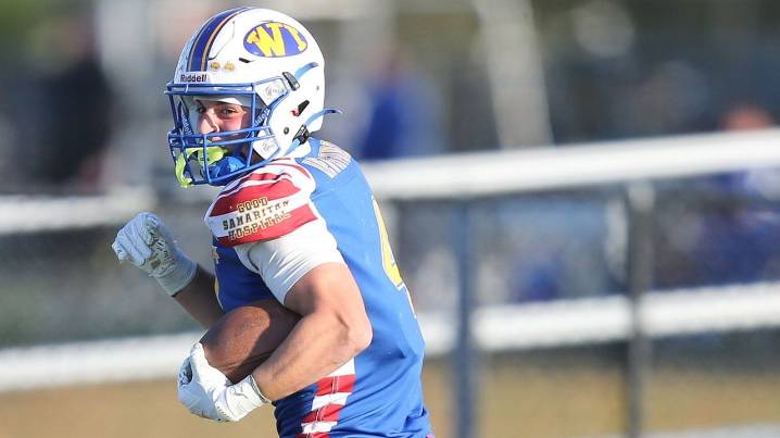 West Islip Jake Kramer's burst boosts football team into semifinals