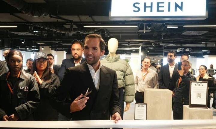 Shein abre primera tienda física en París pese a fuerte polémica por su modelo de negocio