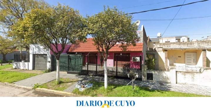 Una adolescente de 16 años mató a puñaladas a su novio de 20 y escapó