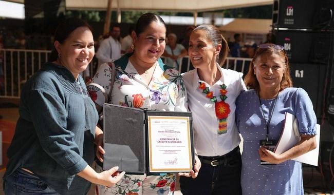 Presidente Claudia Sheinbaum entrega 510 escrituras y constancias de reducción en Tepic, Nayarit: “Se está haciendo por justicia”