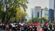 Jóvenes protestan en CDMX contra la violencia en México con la bandera del movimiento de la "Generación Z"