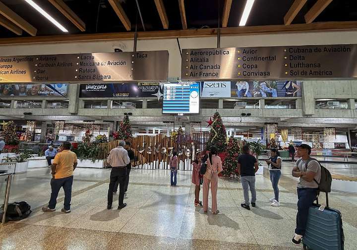 Maduro exige a las aerolíneas que retomen los vuelos o les retirará los derechos de tráfico
