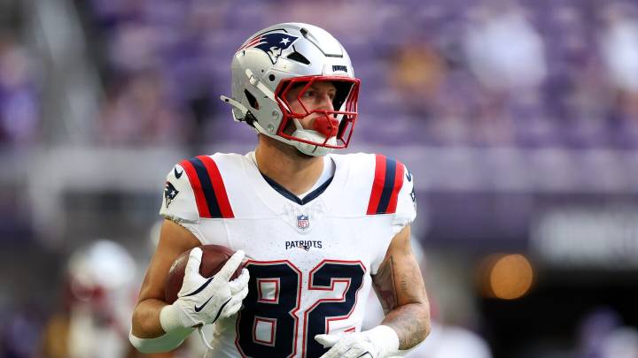 Patriots sign TE C.J. Dippre to 53