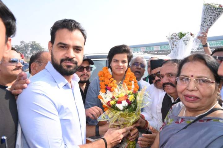 Cricketer Shafali Verma accorded warm welcome in Rohtak