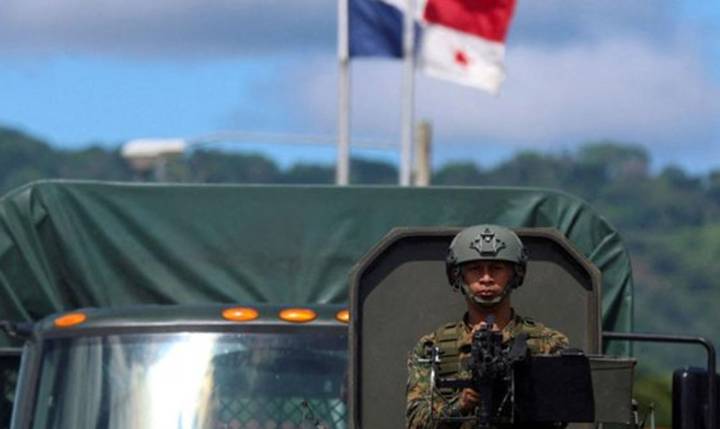 Panamá incauta 12 toneladas de cocaína en un barco y captura a una decena de extranjeros