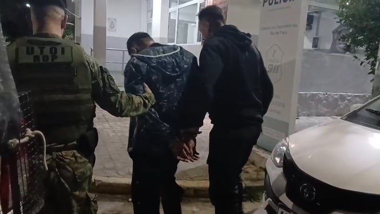 Golpeó a su pareja y fue detenido tras intentar escapar por los techos