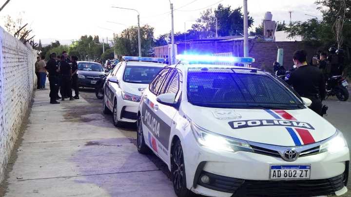 Vecinos atacaron a la Policía por un operativo para atrapar a un prófugo