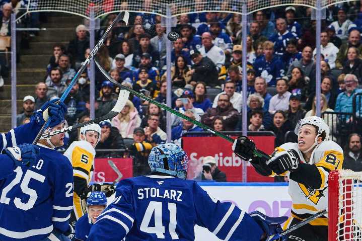 Maple Leafs erase three-goal deficit in the third period to stun Penguins 4
