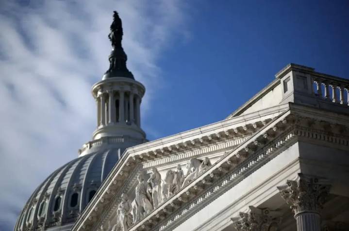 ¿Cuándo podrían volver a la normalidad los servicios interrumpidos en EU?