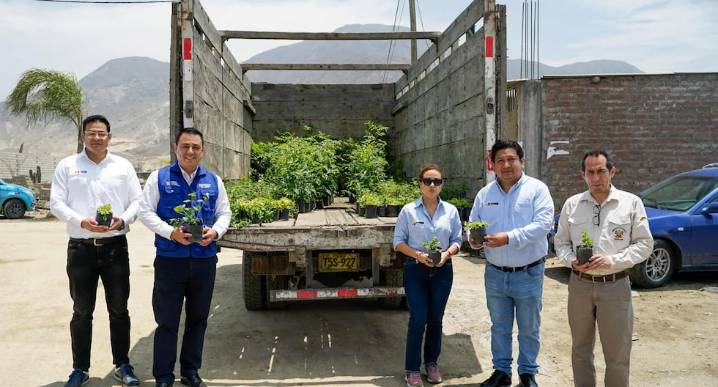 GORE La Libertad entregó 600 plantas ornamentales al centro poblado Luz del Sol, en Chicama