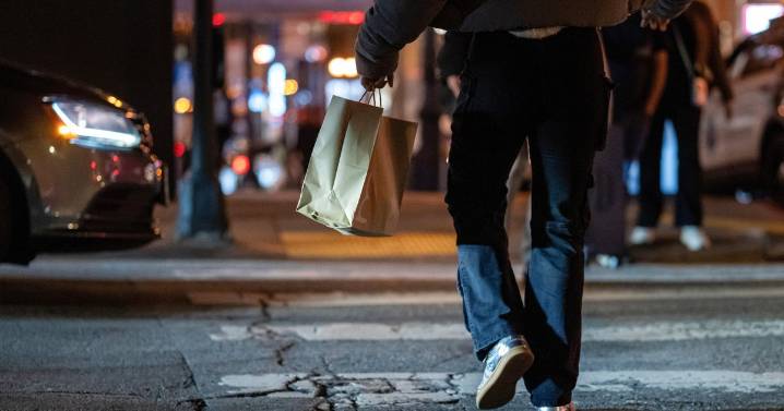 Nearly a quarter of U.S. households live paycheck to paycheck, report finds