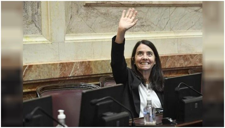 La senadora del PRO Carmen Álvarez Rivero se suma al bloque de La Libertad Avanza