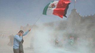 ¡Impresionante! Marcha de la Generación “Z” causa disturbios en el Zócalo de la CDMX