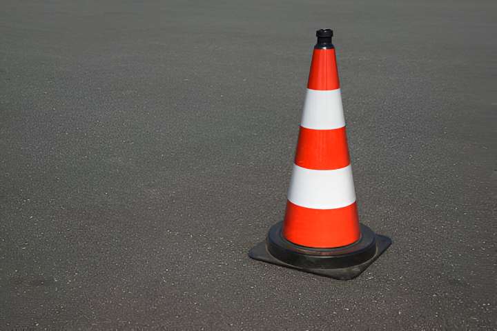 One Dead, Two Rescued As Truck Falls Into Gorge On Srinagar