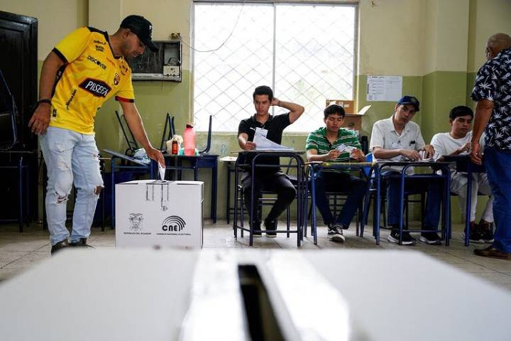Cierran los centros de votación en Ecuador: Alta participación en el referéndum y Consulta Popular impulsado por Daniel Noboa