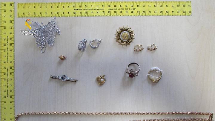 Dos detenidos cuando acababan de robar en un domicilio de Alzira