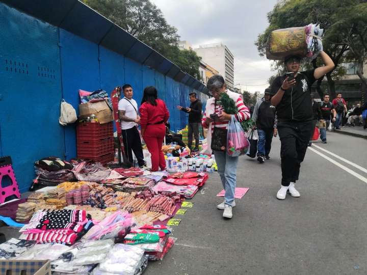 Alud de ambulantes ocupará calles y banquetas del Centro desde este lunes y hasta enero