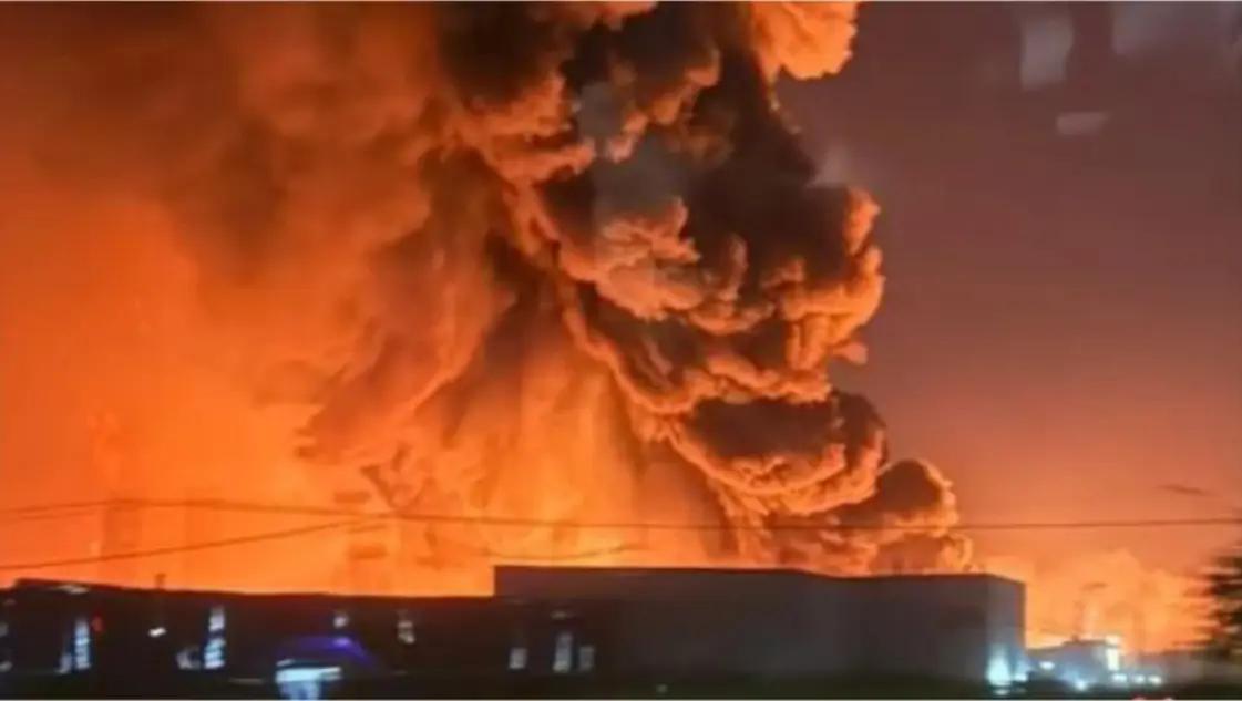 Ezeiza: Múltiples explosiones incendian el polo industrial de la localidad del conurbano bonaerense