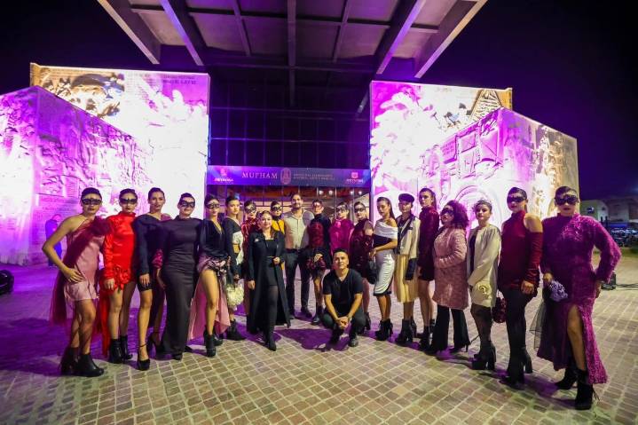 Destacó muestra de alta costura en el Museo del Ferrocarril