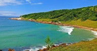 Mar, fiesta y precios bajos: la playa de Brasil que conquista a los argentinos y no es Río de Janeiro ni Florianópolis