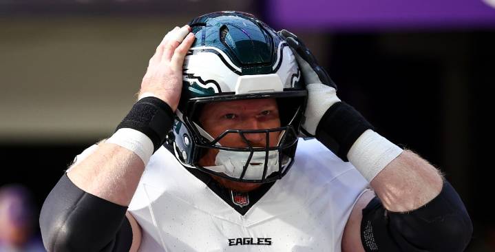 Cam Jurgens injury: Eagles center leaves Lions game early