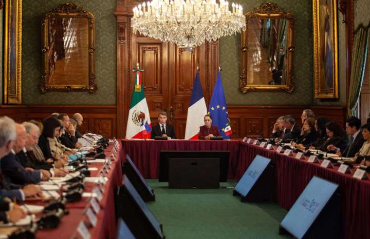 Sheinbaum y Macron firman acuerdos bilaterales en Palacio Nacional