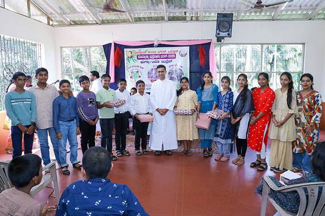 Holy Family Church, Omzoor celebrates Children’s Day with devotion and joy