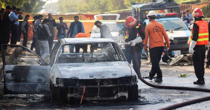 Sri Lanka Cricket tells players to stay in Pakistan after bomb blast