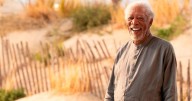 Morgan Freeman declara la guerra a las voces de IA: “Si usas mi voz sin permiso, me estás robando”