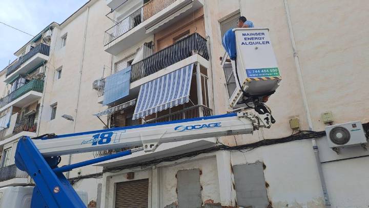 El bipartito de Elche reacciona a las quejas por robos en San Antón y atornilla las ventanas del bloque 8 desalojado