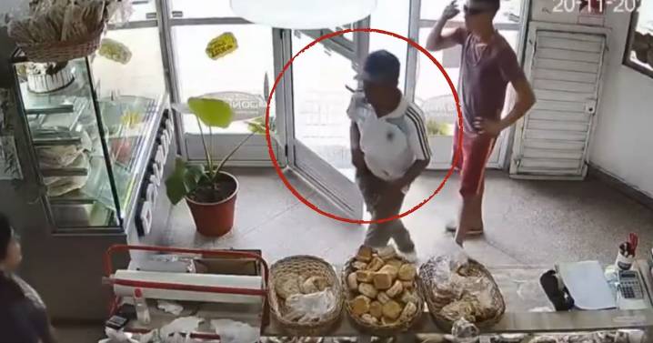 VIDEO: Panadera enfrenta a cuchillazos a ladrón y frustra asalto en Argentina