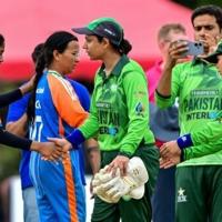 India and Pakistan blind women show spirit of cricket with handshakes