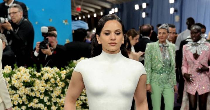 Rosalía explora la mística femenina en LUX