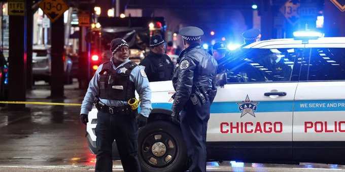 Tres adolescentes mataron a un hombre en situación de calle para robarle una máscara en Chicago, uno de ellos es venezolano