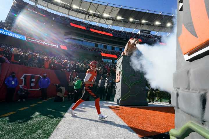 Ex-Patriots pass catcher activated just in time to face his former team