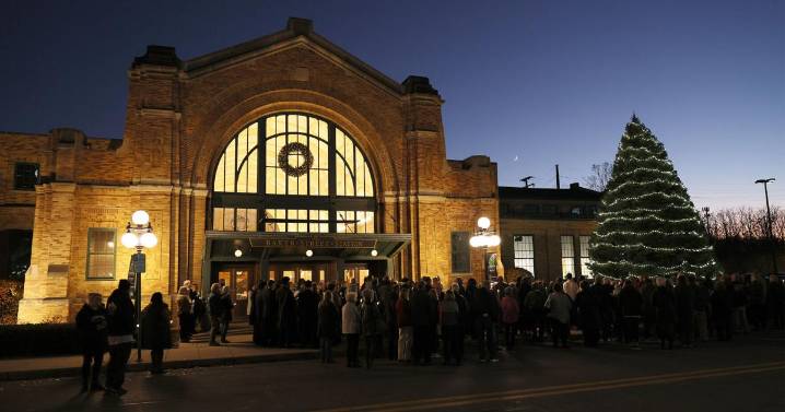 Stillwater Hospice service and tree lighting in Fort Wayne