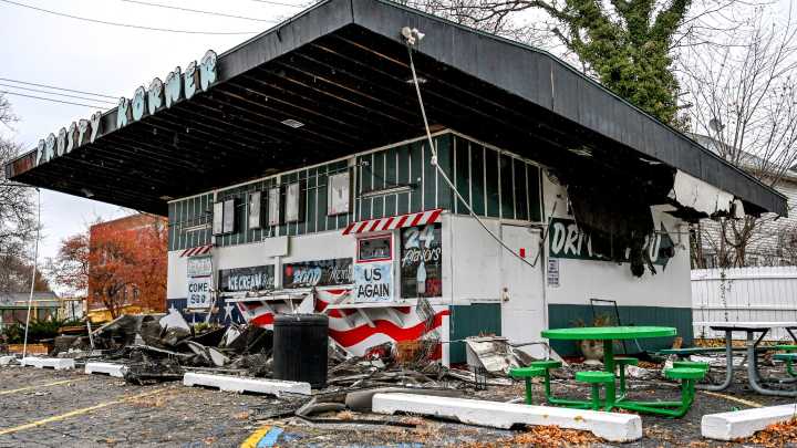 Fire takes out south Lansing ice cream shop