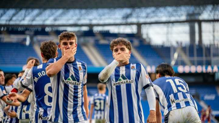 Dani Díaz, de penalti en el 98, saca a la Real Sociedad B del descenso