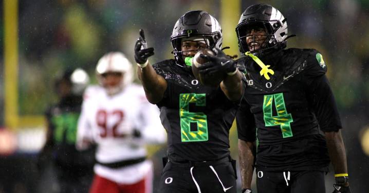 No. 6 Oregon enters crucial closing stretch on road against rolling Iowa