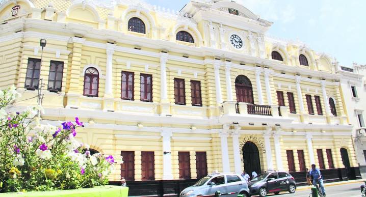 Chiclayo: asaltan y hieren a trabajador municipal para robar S/14 mil en garaje edil